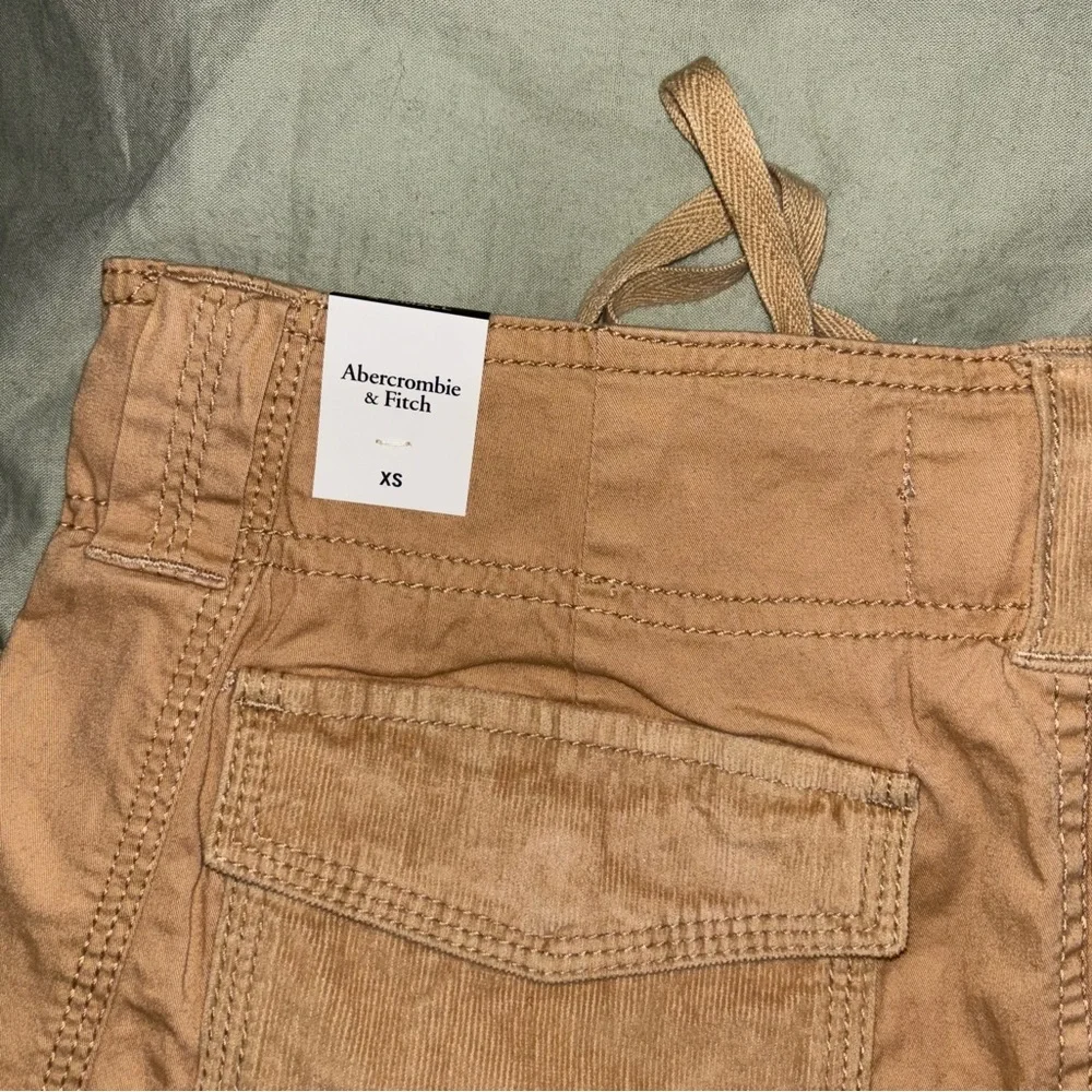 Absrcrombie Mini Skirt 🤍🐚 - Picture 6 of 6